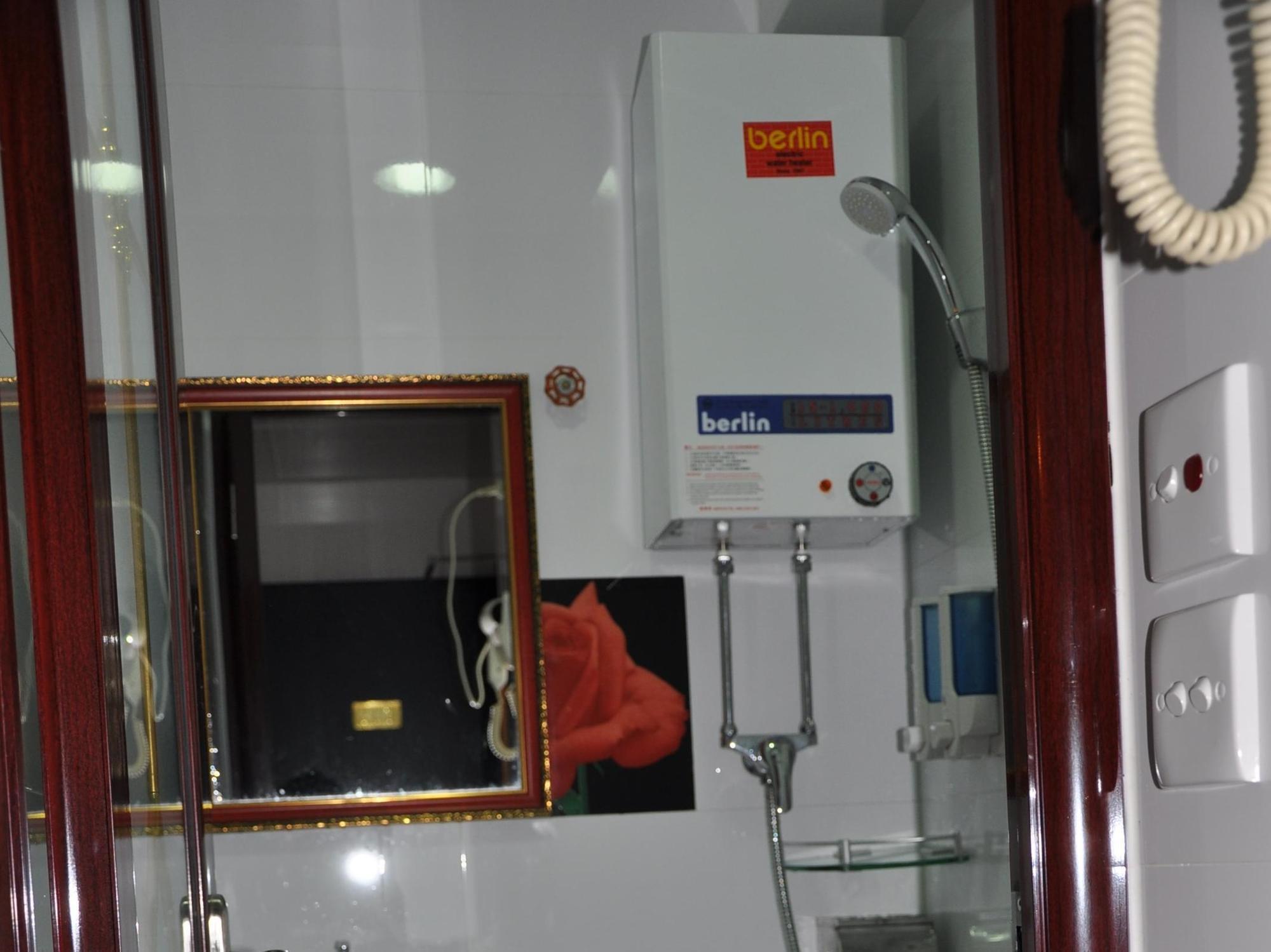 Guangzhou Guest House Tsim Sha Tsui  ภายนอก รูปภาพ